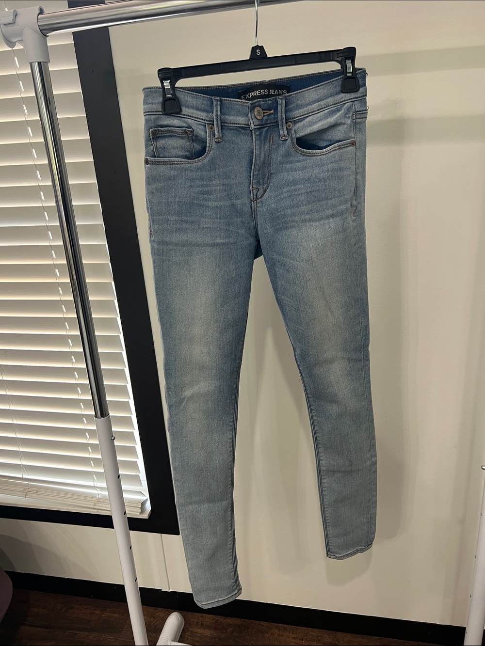 Express Light Wash Mid-Rise Jeggings - Express